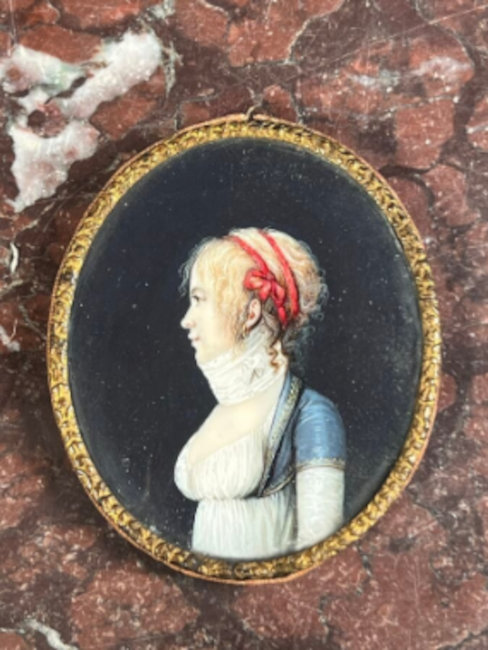 Portrait miniature d’une merveilleuse Directoire